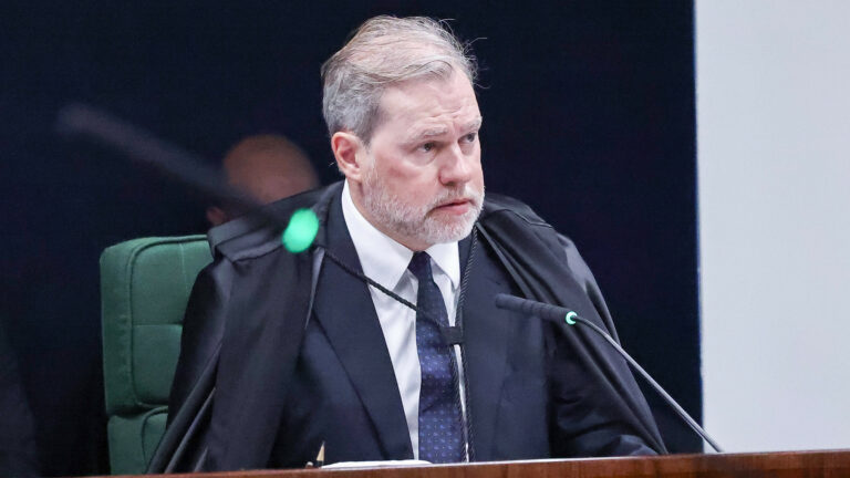 Quais são as conexões entre Dias Toffoli e Daniel Vorcaro, segundo a PF?