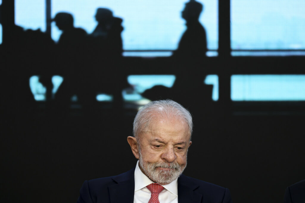 Verba contra enchentes encolhe e execução não chega a 1% no governo Lula