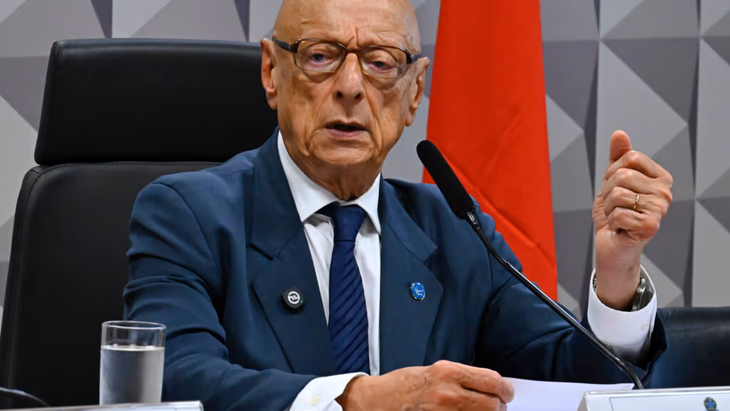 Esperidião Amin desafia PL e mantém candidatura em SC