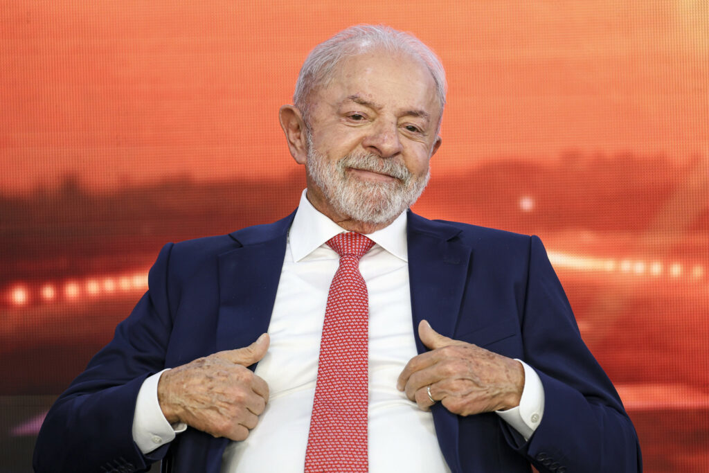“Não sou o carnavalesco”, diz Lula sobre críticas a desfile eleitoreiro