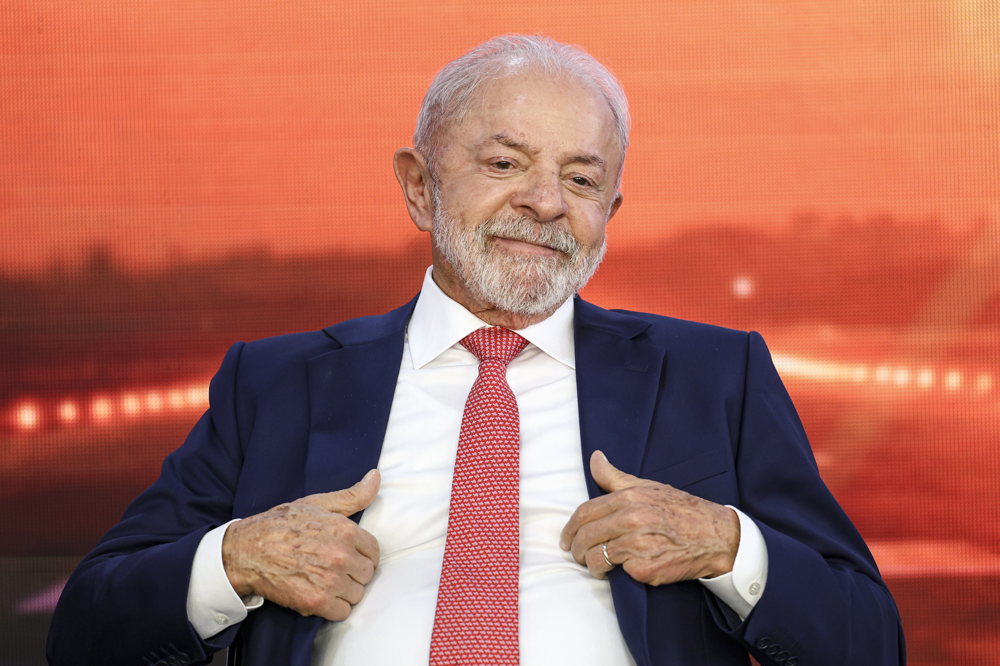 “Não sou o carnavalesco”, diz Lula sobre críticas a desfile eleitoreiro