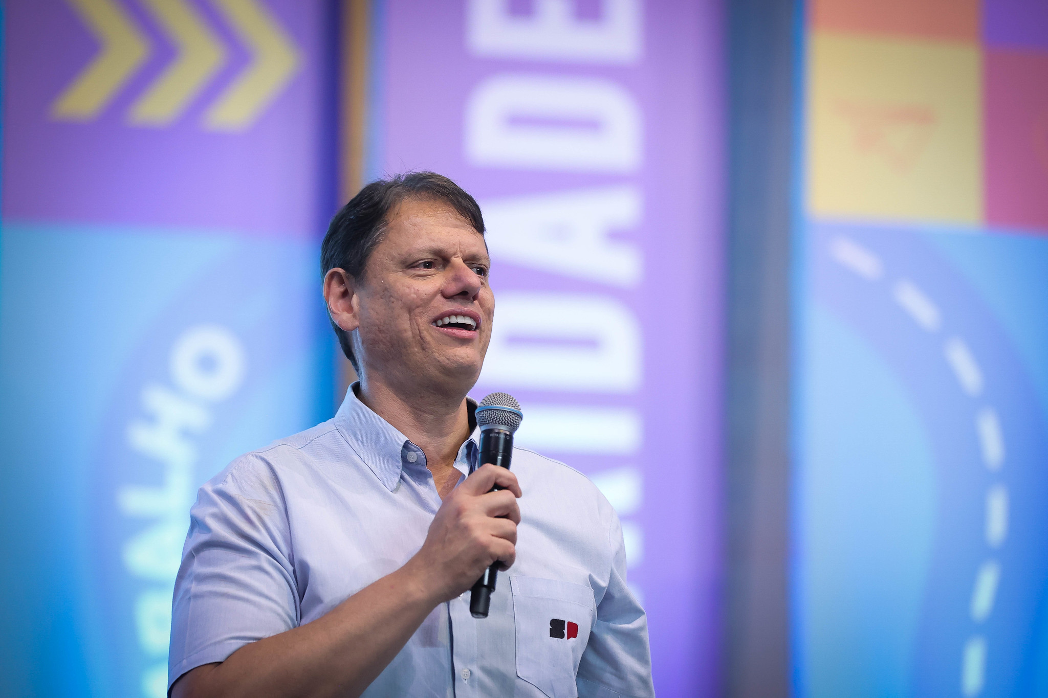 Tarcísio celebra prisão domiciliar de Bolsonaro e defende “tratamento humano”