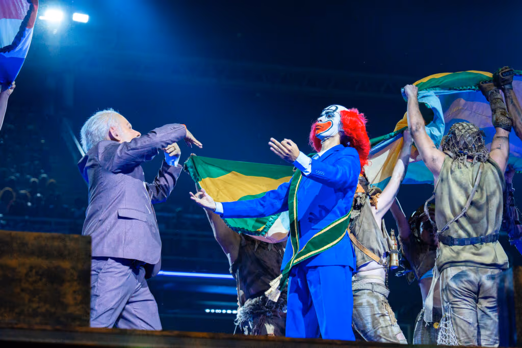 Bolsonaristas celebram rebaixamento de escola de samba que homenageou Lula