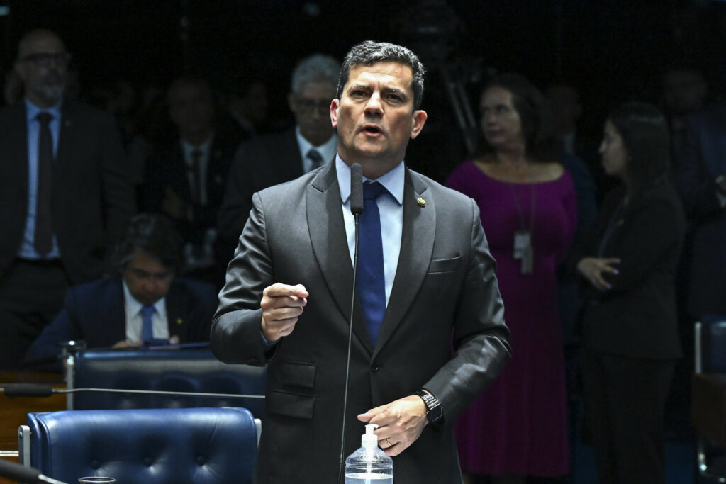 Moro desafia Ciro em Sobral e relembra ameaça de ser recebido “na bala”