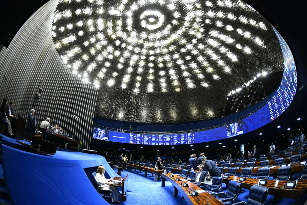 Senado aprova R$ 5,3 bi em reajuste para servidores federais