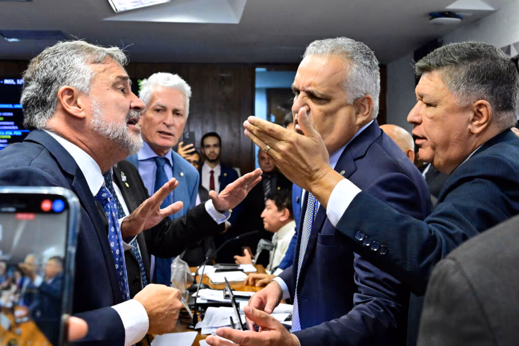 Fim de CPMI do INSS deve ter relatório que isenta governo Lula de fraudes
