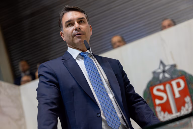 Flávio discursará ao lado de Trump, Cruz e Bannon nos EUA