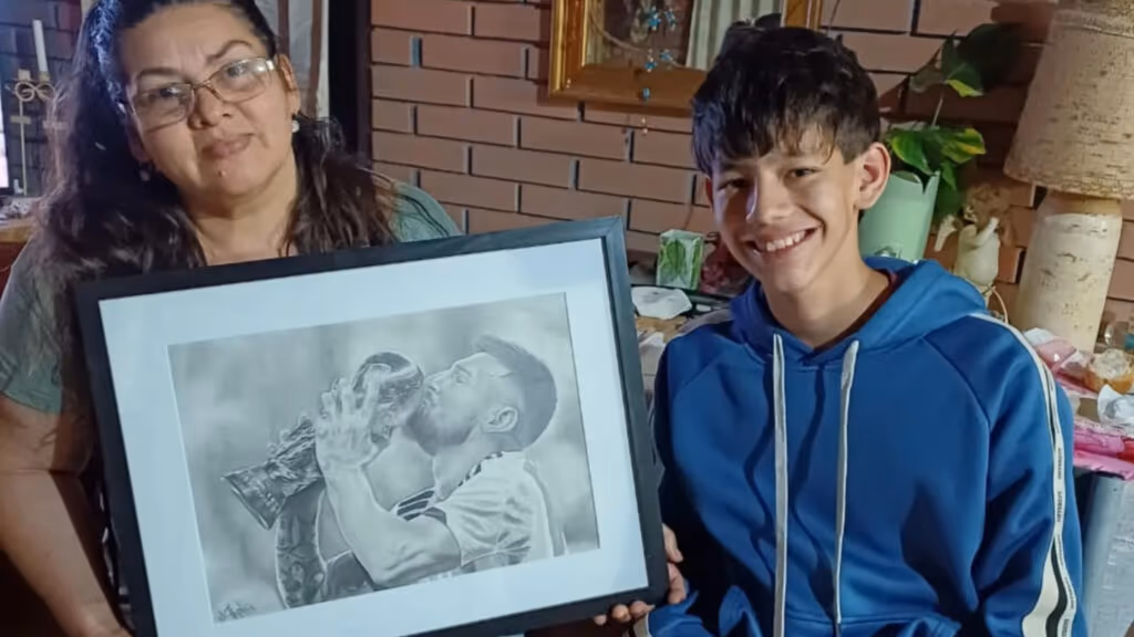 Adolescente transforma um lápis comum em talento extraordinário
