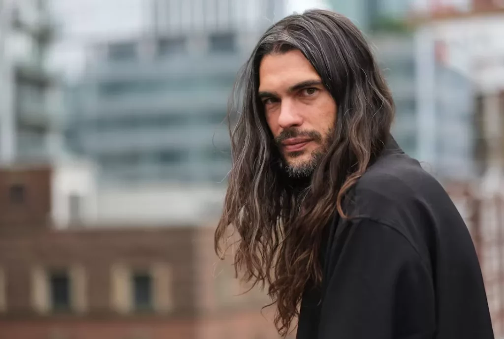 Diretor de ‘Sirât’ conhece a fúria dos brasileiros e se defende