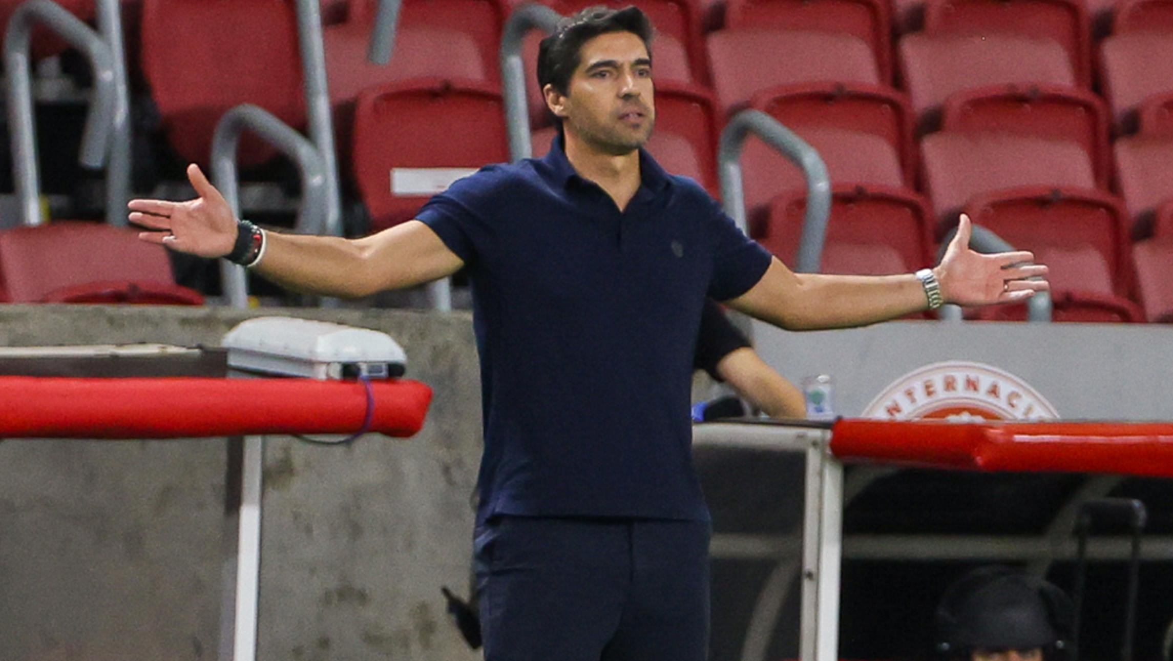 Rodolfo Borges na Crusoé: O pêndulo de Abel