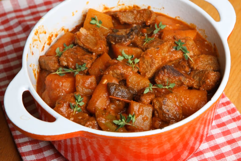 Carne na panela de pressão: 7 receitas suculentas para o jantar