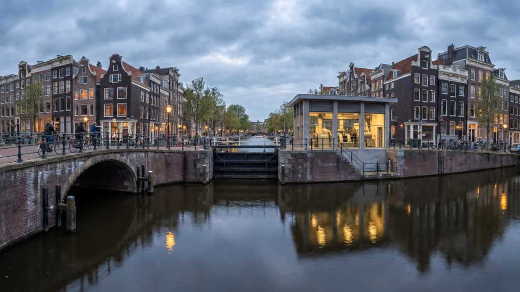 A cidade que vive abaixo do nível do mar e sobrevive graças a um sistema monumental de diques