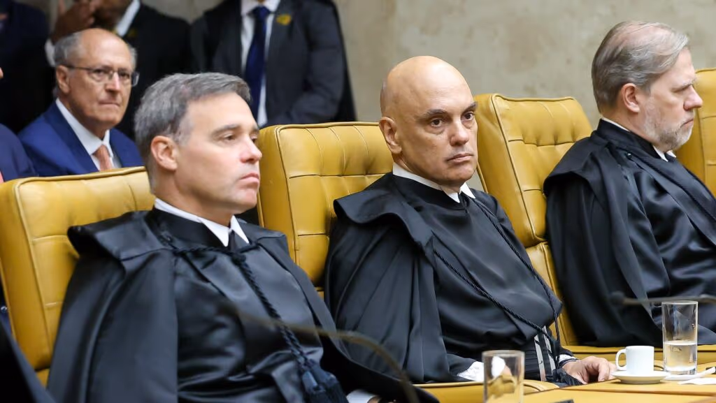 Crusoé: Moraes passa a perna em Fachin e Mendonça