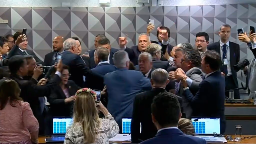 “Rogério Correia me deu um soco”, diz Luiz Lima após confusão na CPMI do INSS