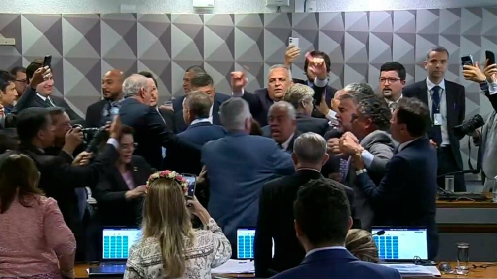 “Rogério Correia me deu um soco”, diz Luiz Lima após confusão na CPMI do INSS