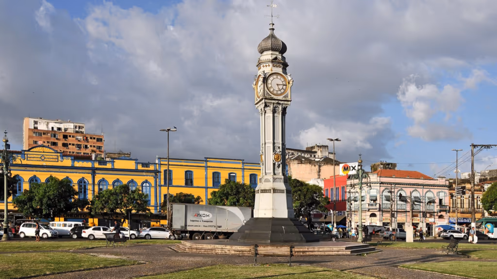 A cidade onde o Brasil tem cheiro, cor e sabor de floresta e você entende na primeira colherada