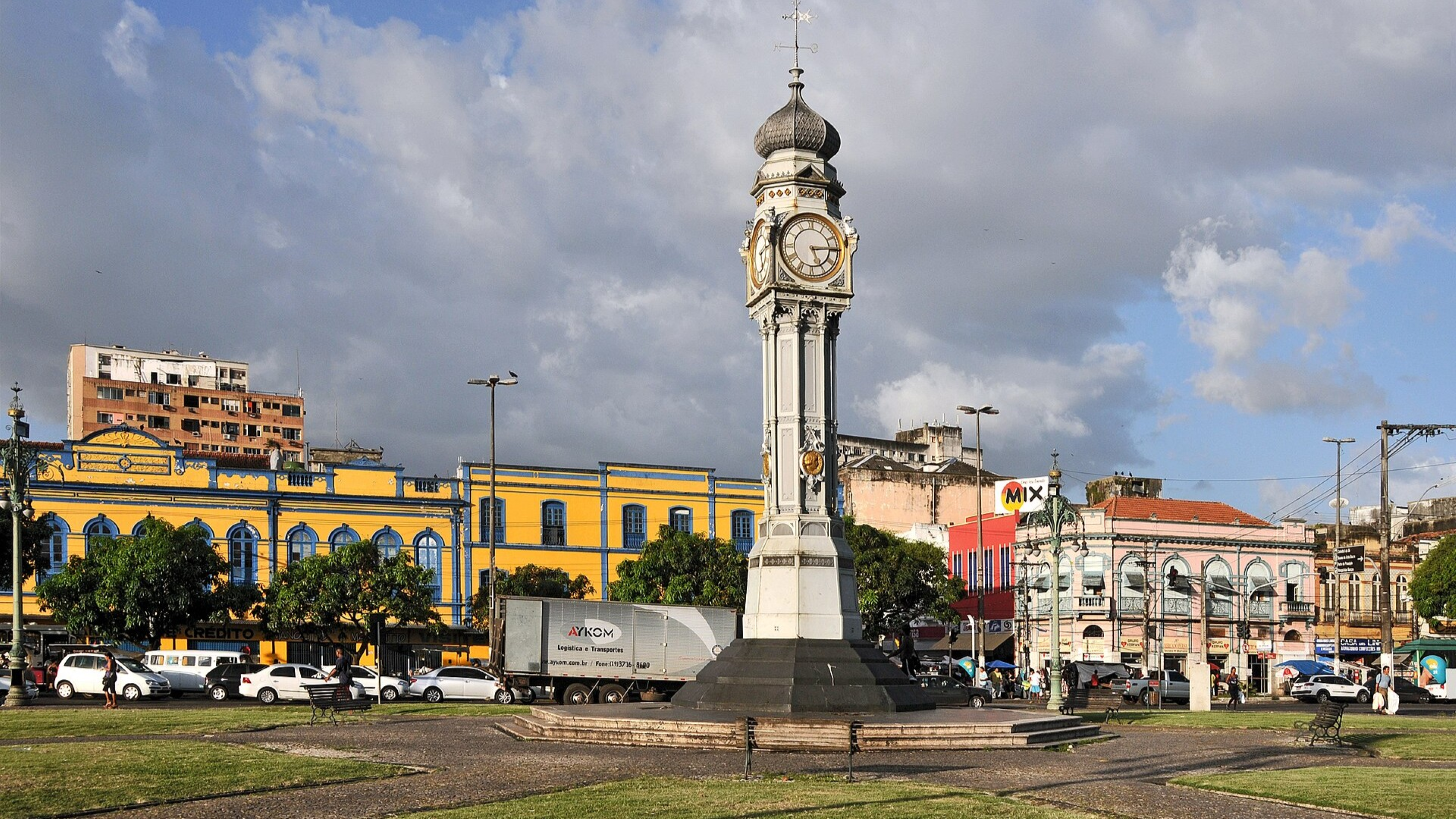 A cidade onde o Brasil tem cheiro, cor e sabor de floresta e você entende na primeira colherada