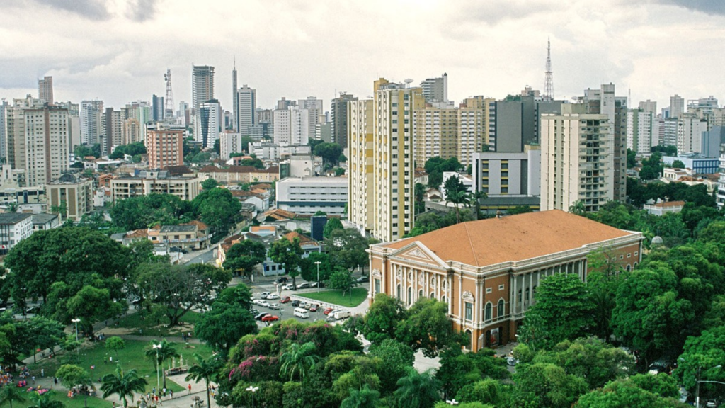 Belém é uma cidade que conta com muito verde e bastante cultura - Por Fernando Stankuns / Wikimedia Commons