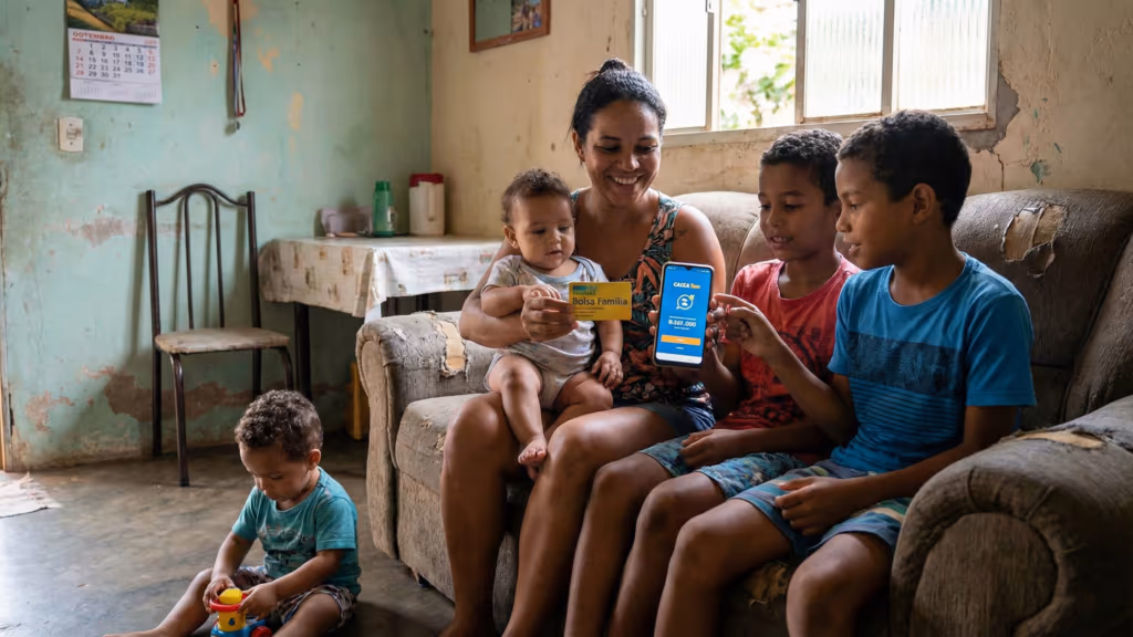 Bolsa Família com adicional para crianças e gestantes: veja como o valor pode passar de R$ 600
