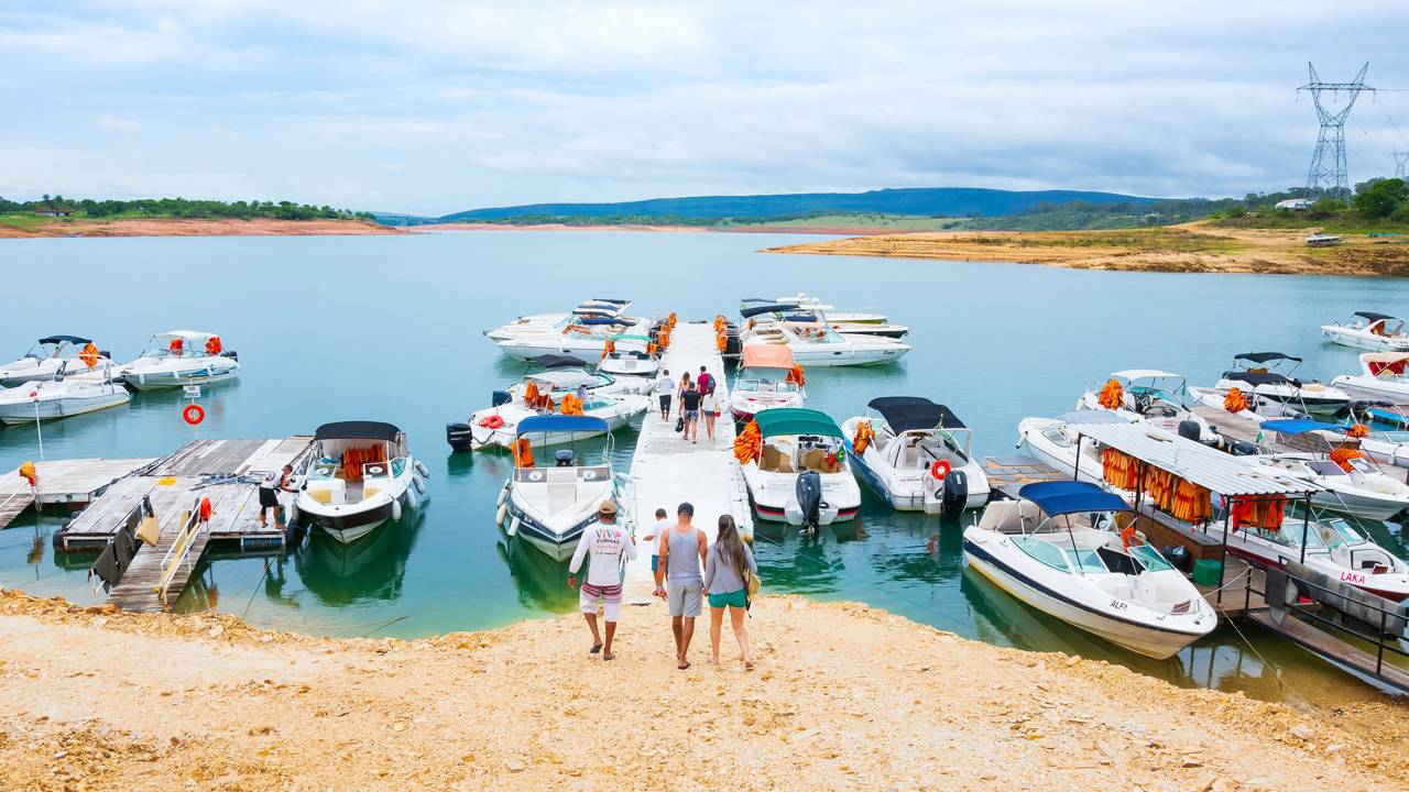 O mar secreto de Minas Gerais: cidade surpreende com cânions gigantes e águas verdes que parecem irreais