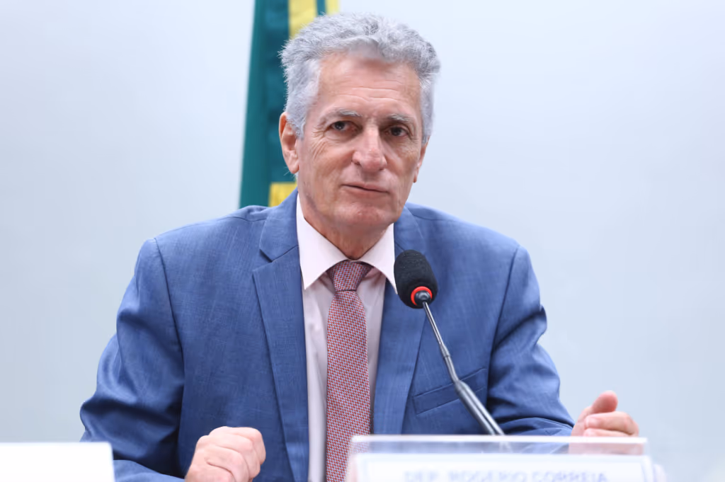 Justiça manda deputado petista se retratar por montagem de IA com Bolsonaro e Vorcaro