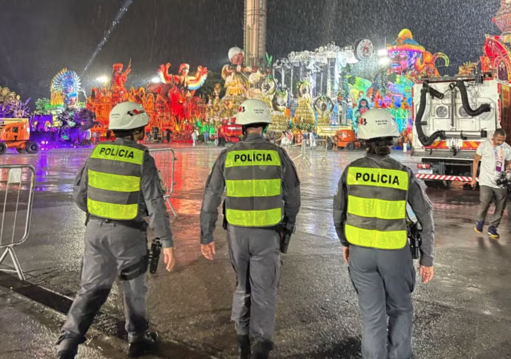 Foragido tenta acessar Sambódromo e é preso pela PM