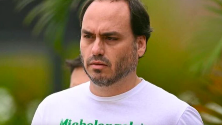 “A sonolência se prolongou”, diz Carluxo sobre Jair Bolsonaro