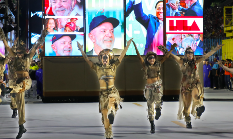 Desfile pró-Lula na Sapucaí vira alvo de ação no TSE