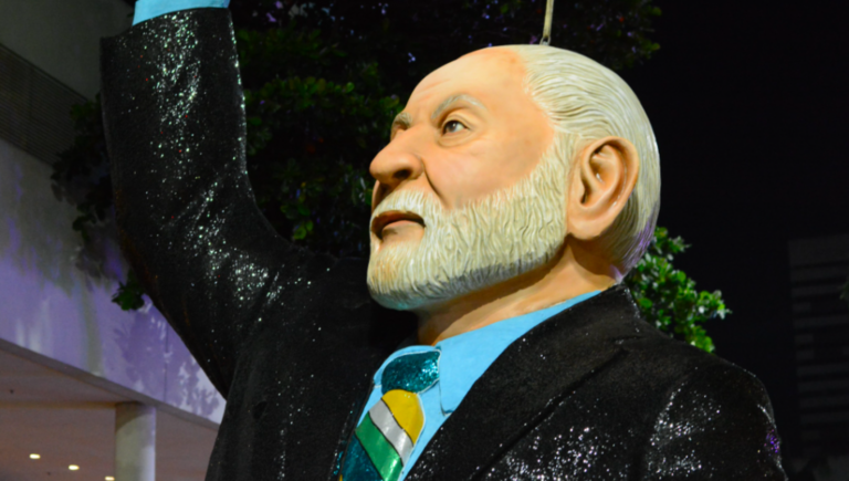 Crusoé: Já pode festejar a derrubada da estátua do Lula?