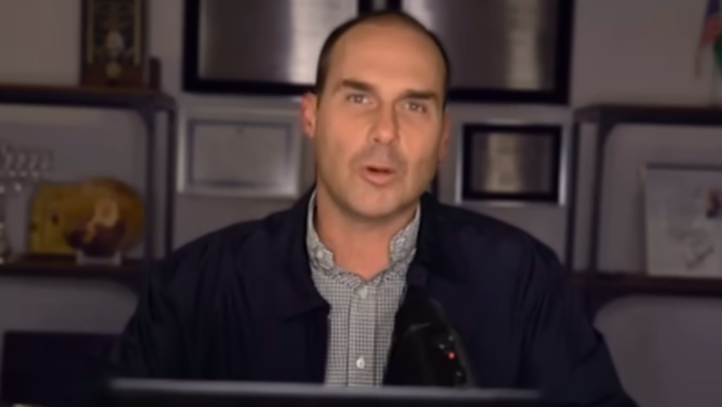 Eduardo Bolsonaro se ausenta de depoimento em processo por coação