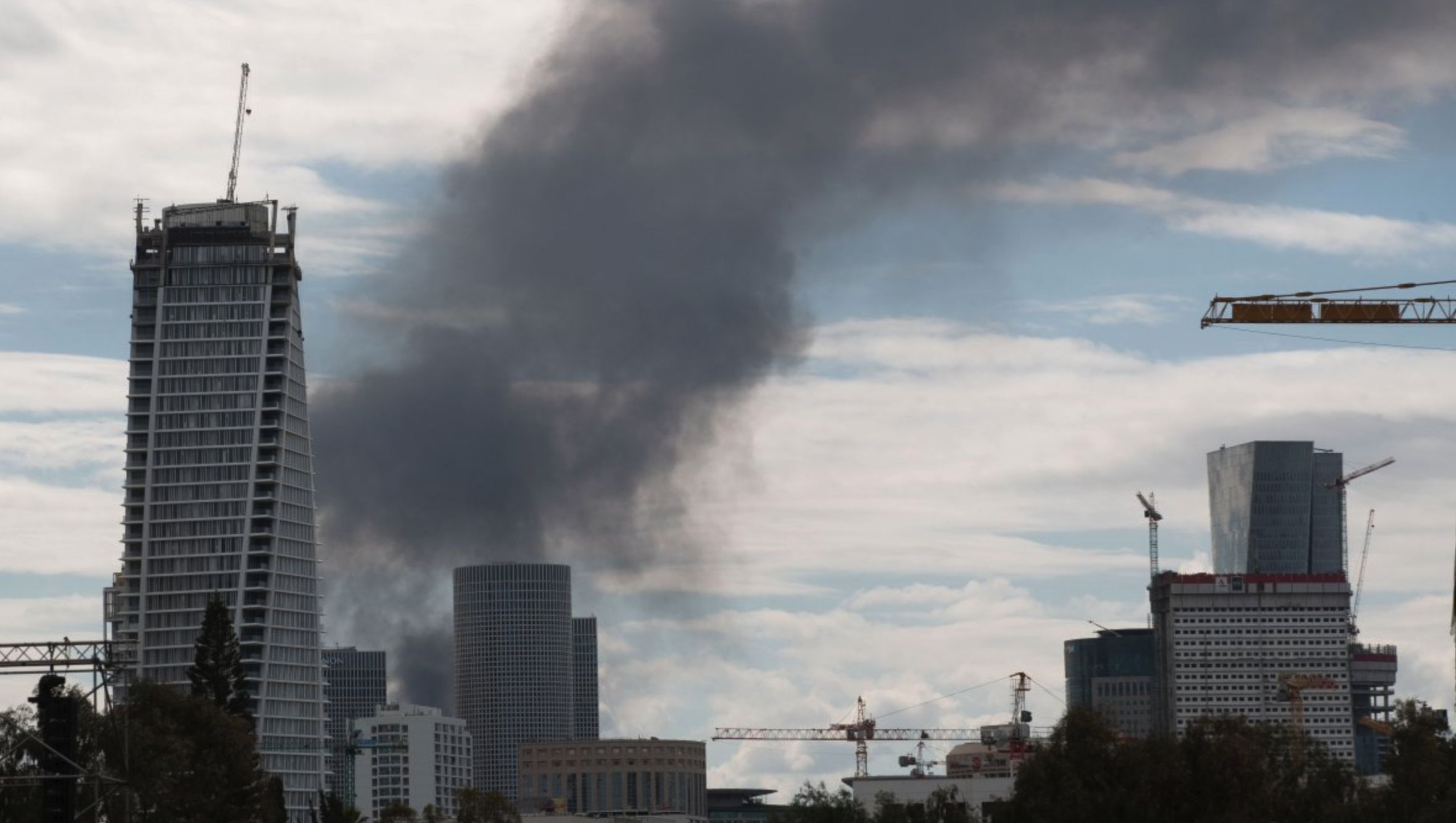 Irã lança onda de mísseis contra Israel em retaliação a ataque