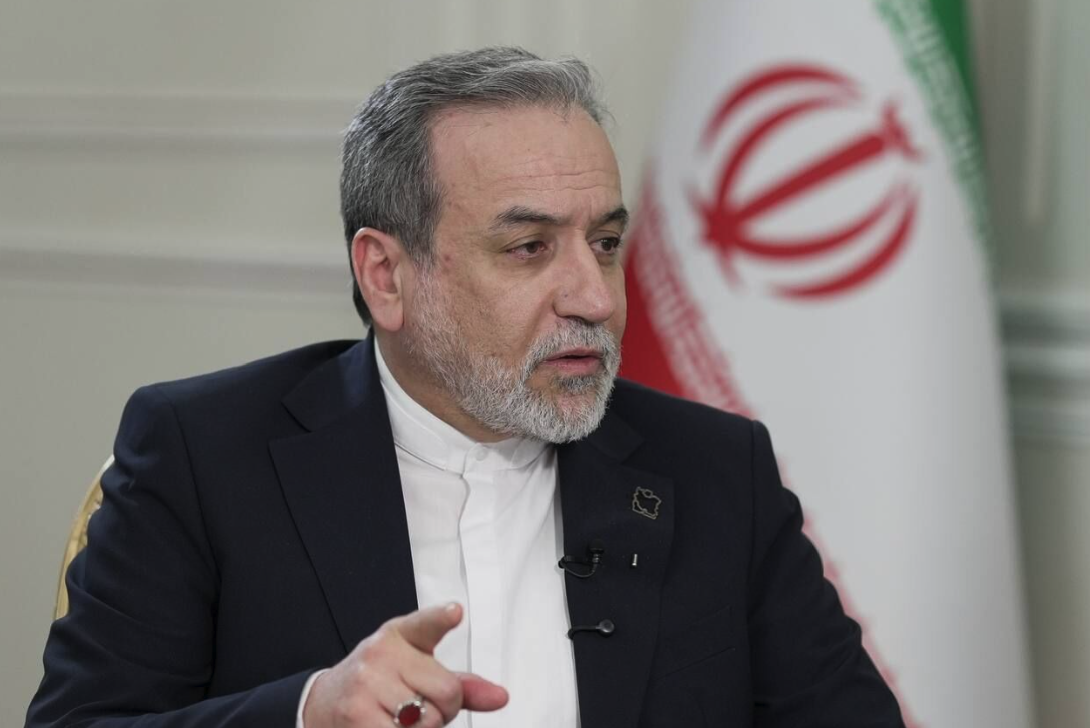 “Até onde eu sei”, Khamenei está vivo, diz chanceler do Irã