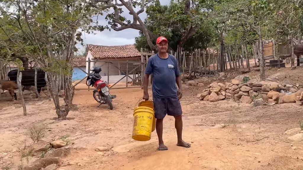 Família vive há mais de 50 anos isolada no topo de Serrinha, na Bahia