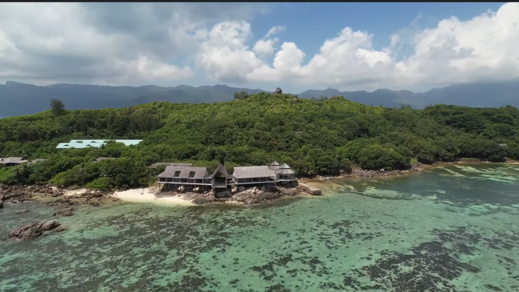 Moyenne, a ilha que poderia ser mansão de luxo e acabou virando o laboratório ecológico mais improvável do planeta