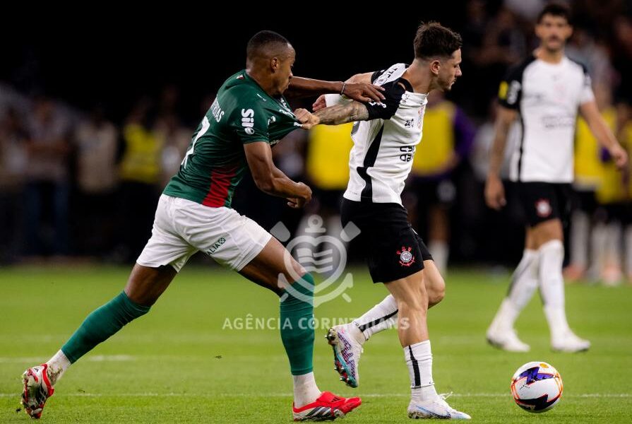 Corinthians joga melhor, mas vacila e perde para o Palmeiras