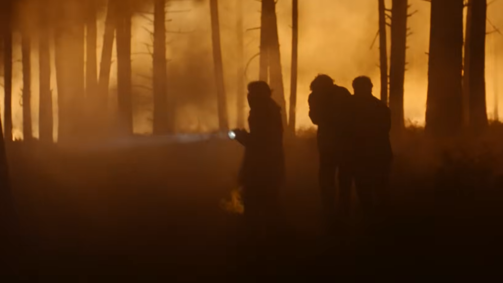 Corta-Fogo na Netflix vira febre com incêndio, desaparecimento e um jogo psicológico que sufoca até o final