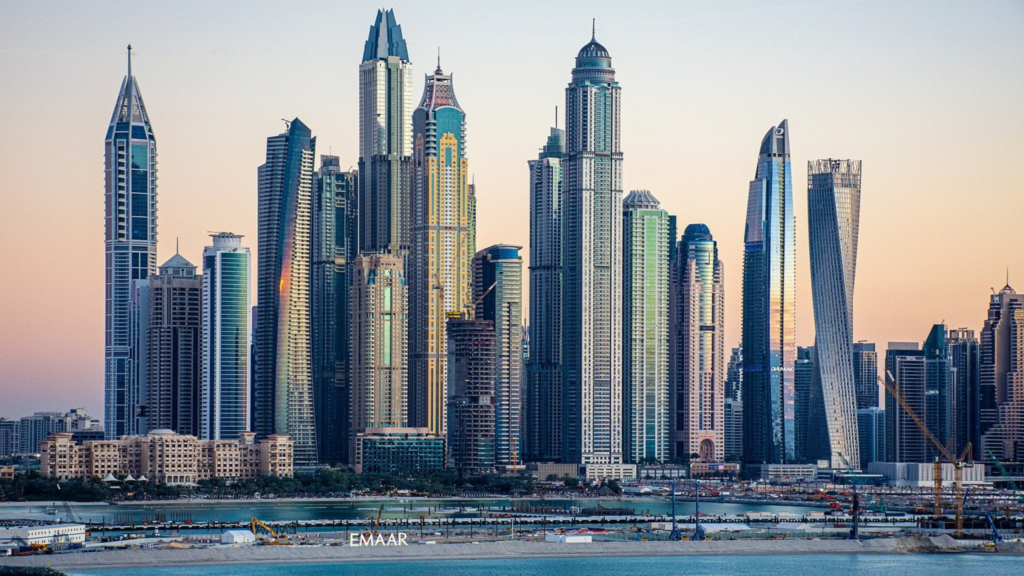 Dubai é a cidade que constrói arranha-céus sobre areia e virou símbolo de riqueza energética