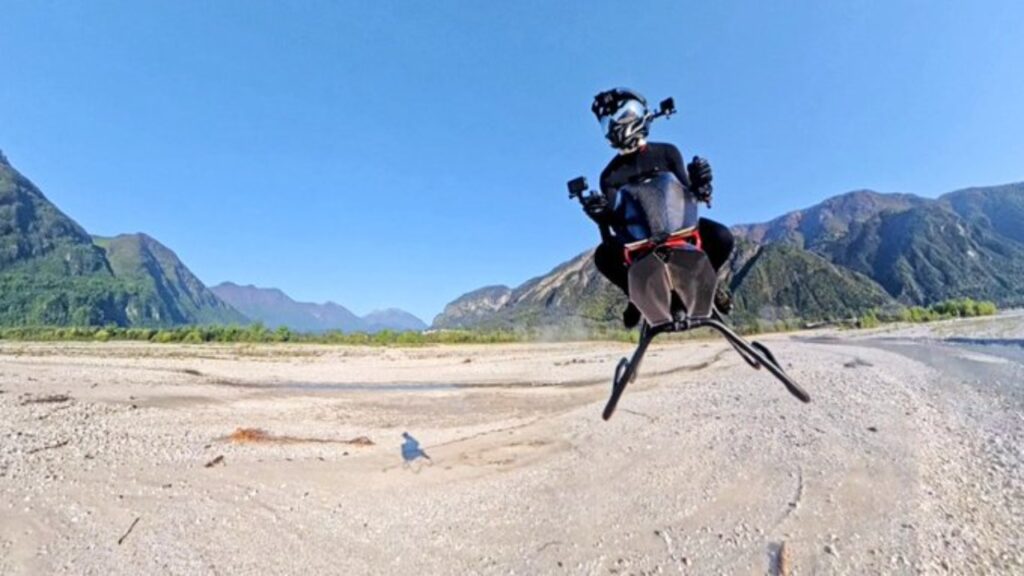 Essa moto voadora é real e viaja a 100 km/h, mas custa quase um milhão de euros: “Um grande avanço na mobilidade aérea”