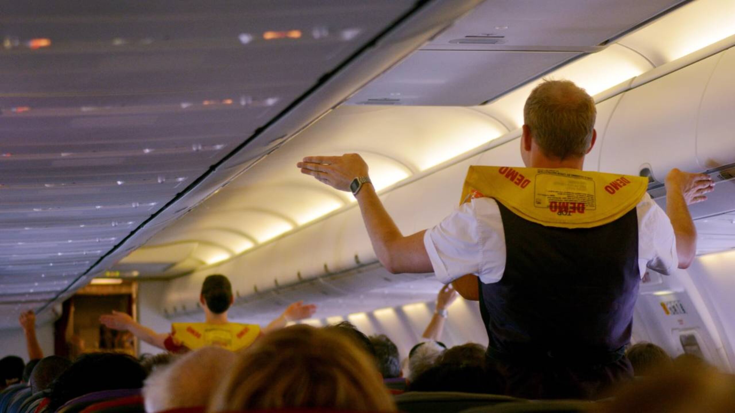 Esse é o comissário de bordo mais louco que você vai conhecer, com toda certeza