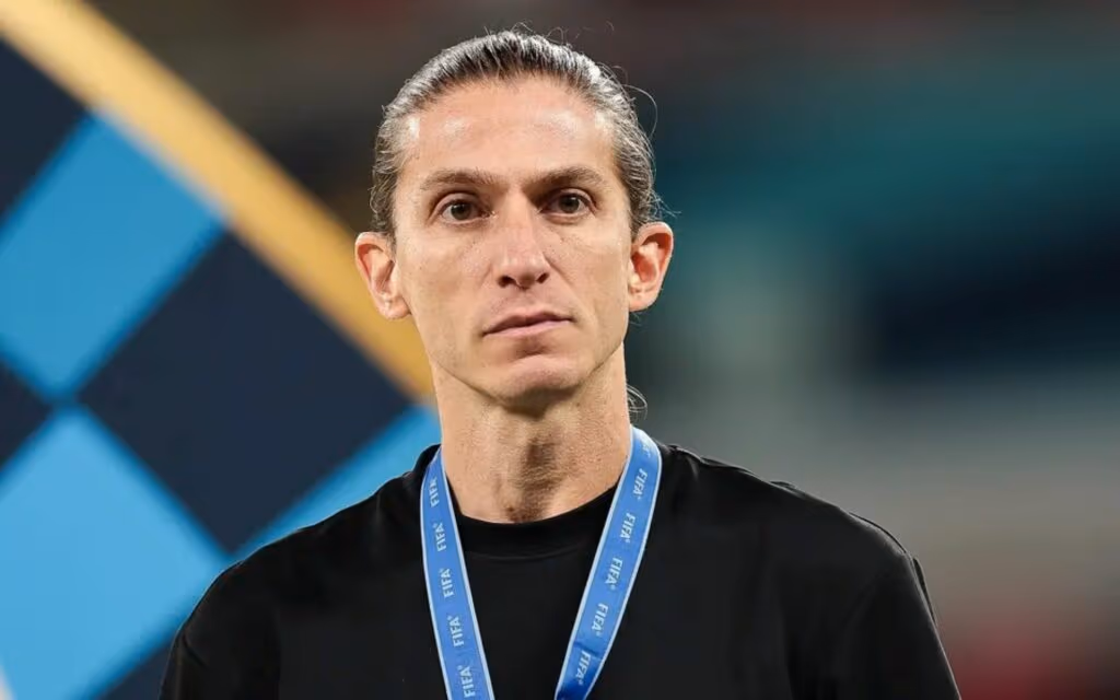 Filipe Luís recua após críticas por fala sobre racismo contra Vini Jr.