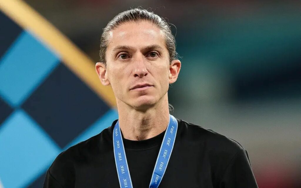 Filipe Luís recua após críticas por fala sobre racismo contra Vini Jr.