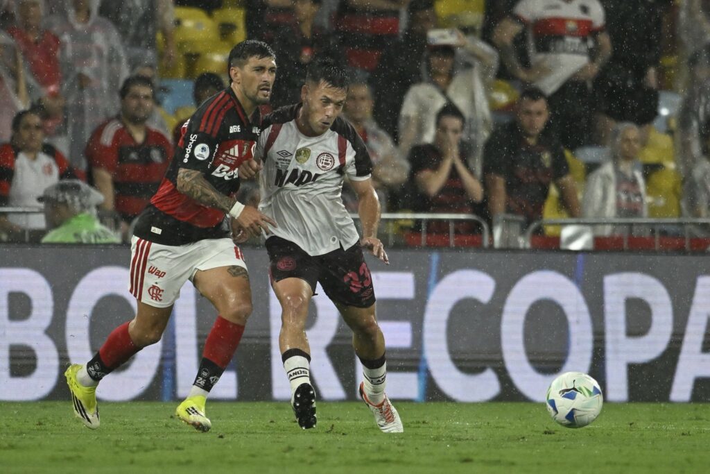 Flamengo perde título da Recopa para o Lanús no Maracanã e garante 2° vice do ano