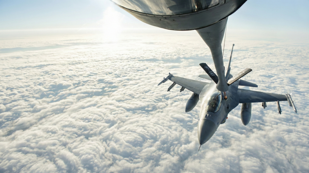 Reabastecimento aéreo garante maior alcance dos caças