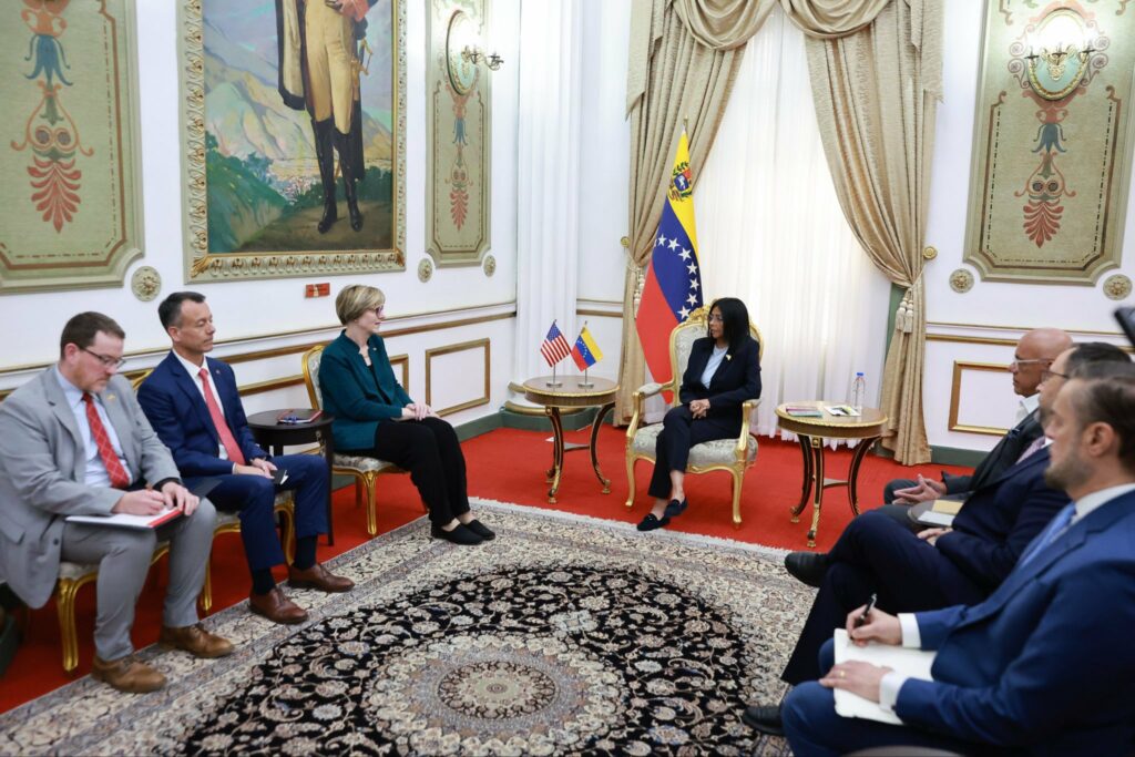 Venezuela e EUA têm primeiro encontro diplomático oficial