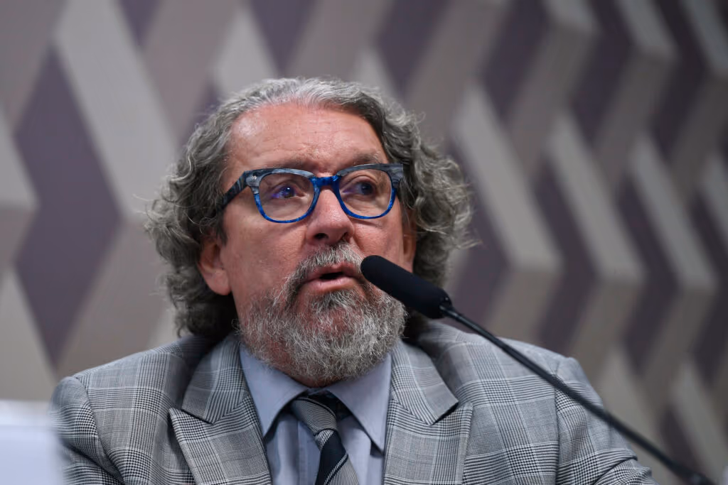 Crusoé: Um aliado de Lula na defesa de Ibaneis