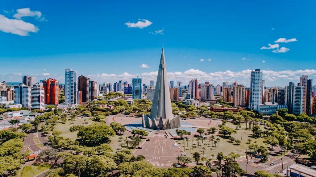 Essa cidade do Paraná surgiu como ponto ferroviário e virou potência logística do Sul