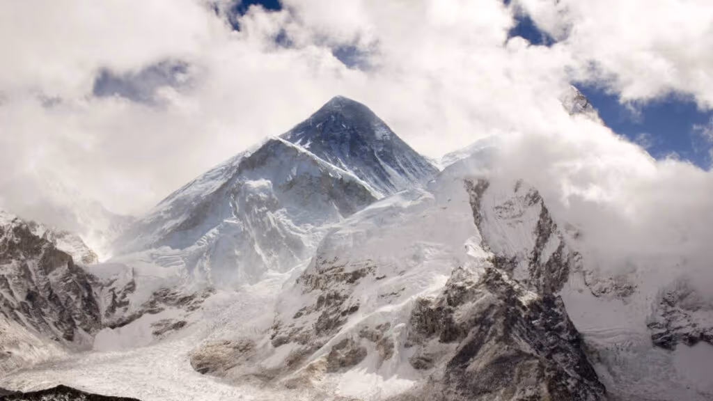 A nova descoberta no Monte Everest que está assustando cientistas e o mundo inteiro