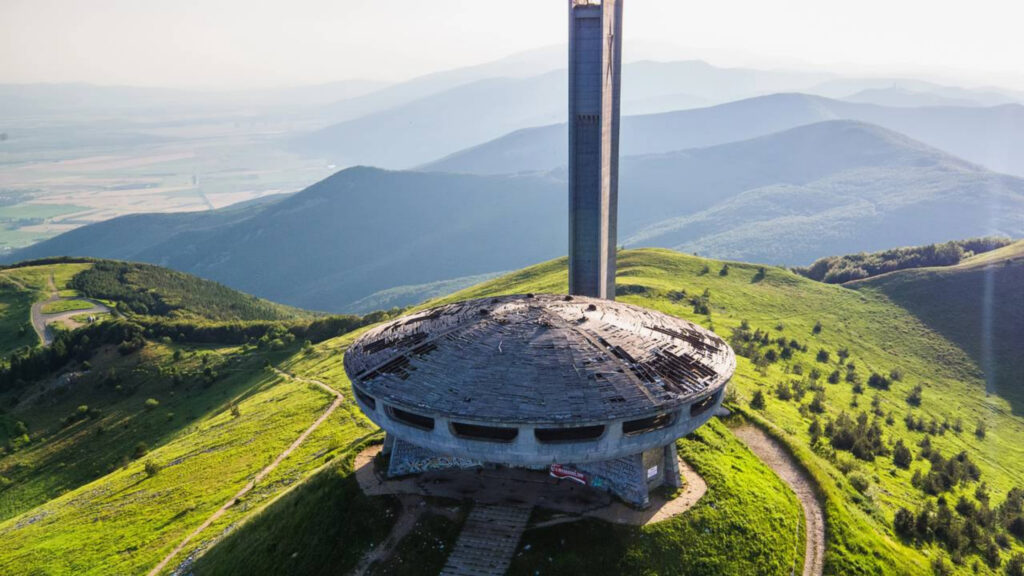 7 monumentos abandonados entregues à deterioração e esquecidos pelo tempo