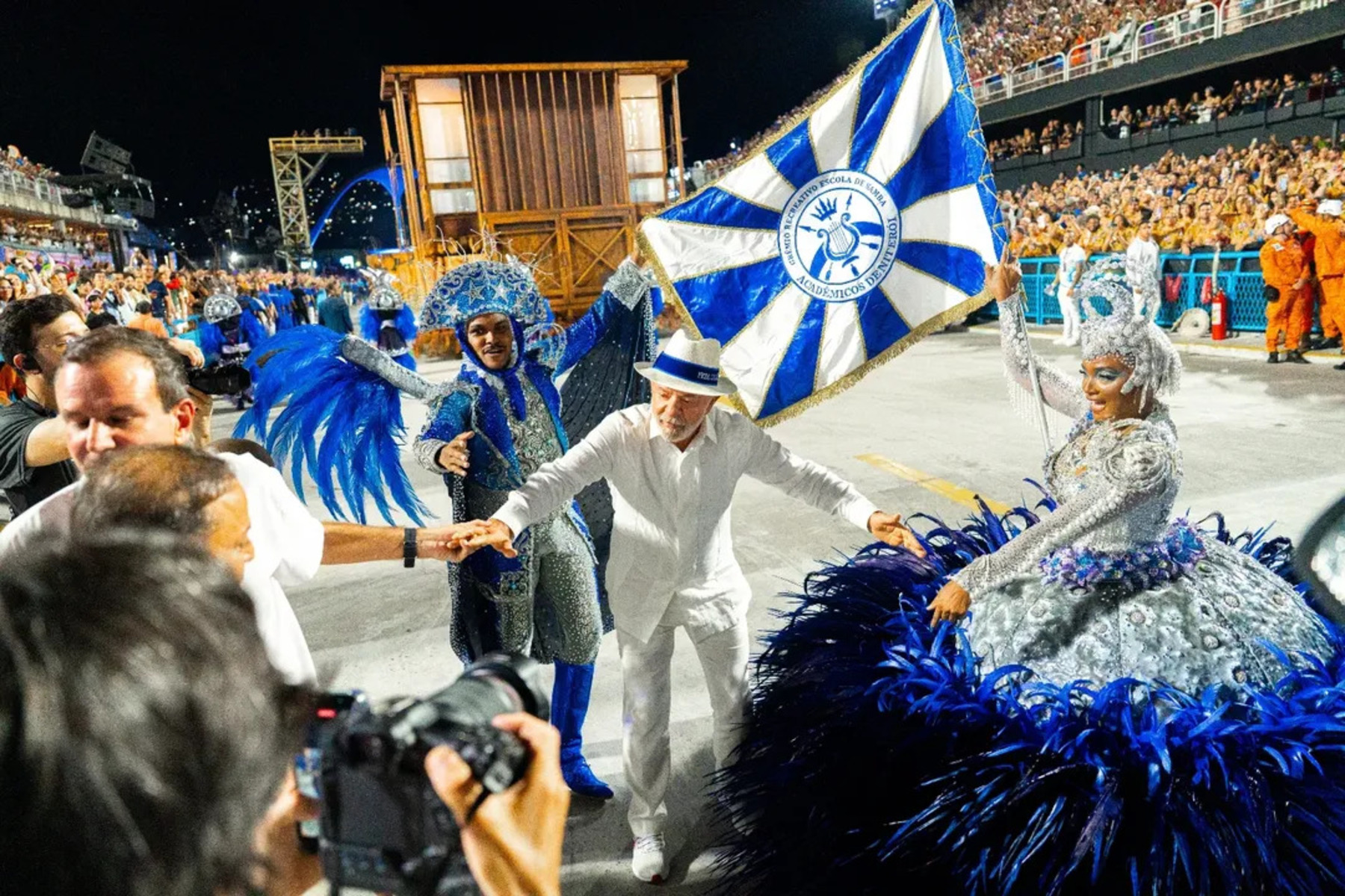 Freixo tenta distanciar governo Lula de escola rebaixada