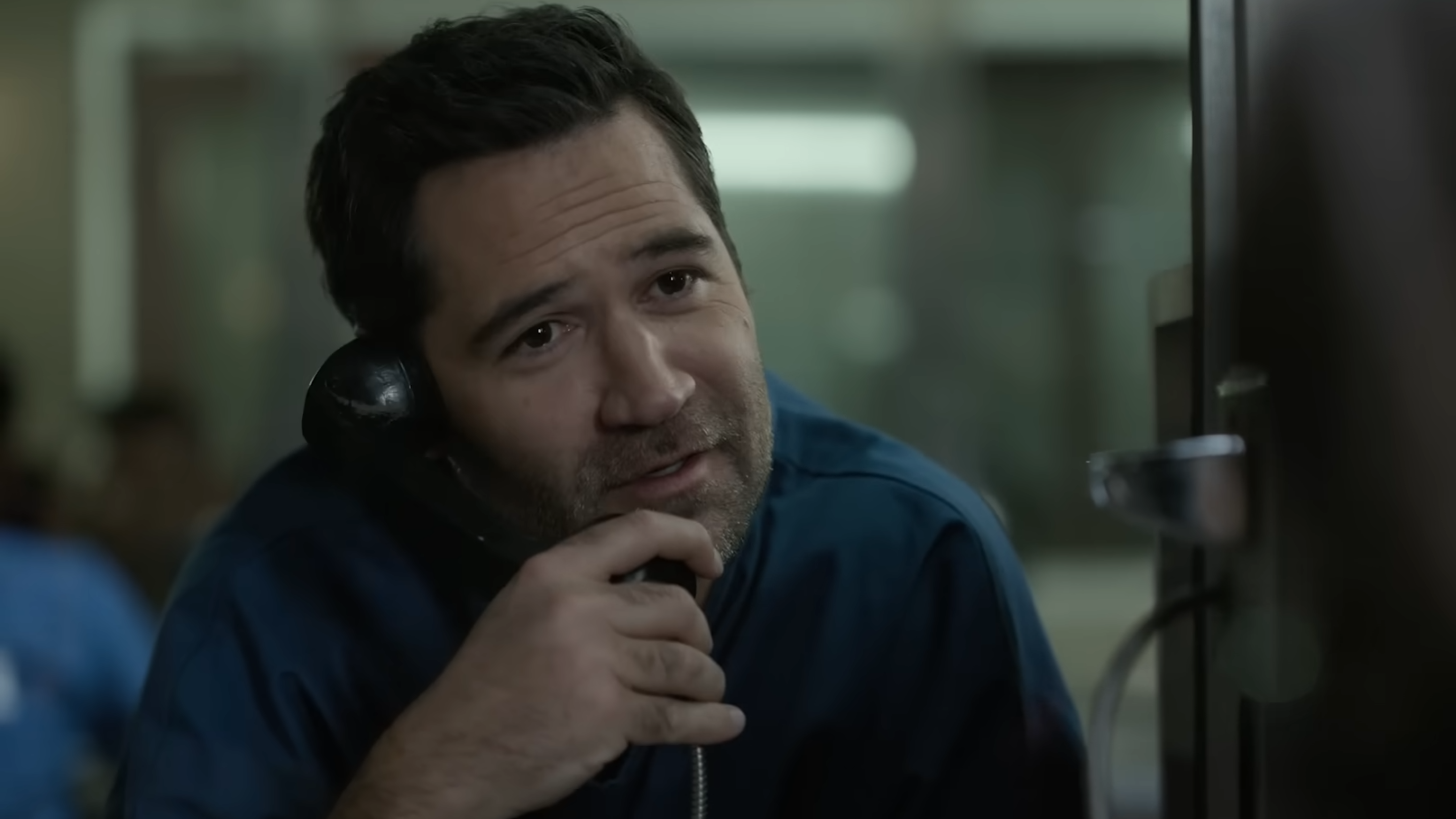 O Poder e a Lei na Netflix é tão viciante que tirou o topo de Bridgerton e te prende no primeiro episódio